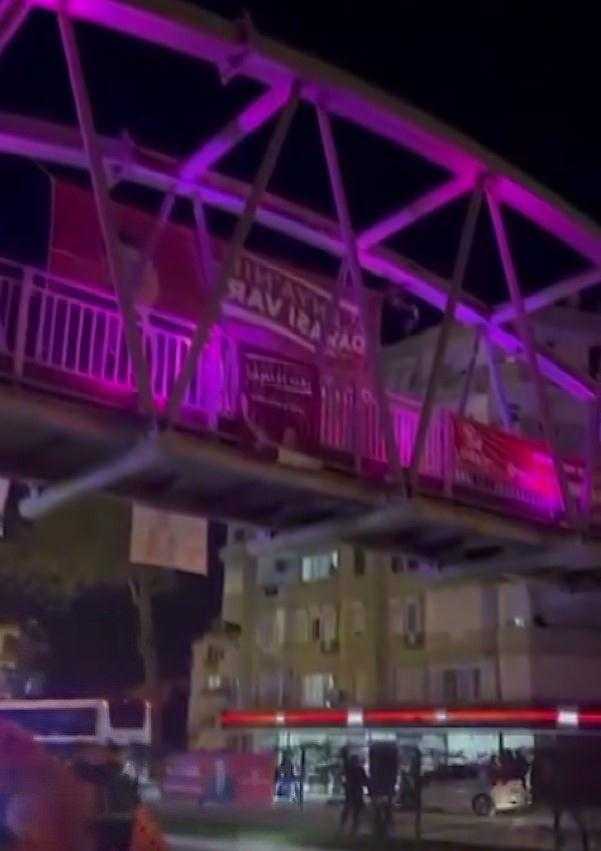 Alanya'da İntihar Girişiminde Bulunan Genç Üst Geçitten Düştü 3 intihar girisiminde bulunan genc ust gecitten dustu 3 gr1Iyrju