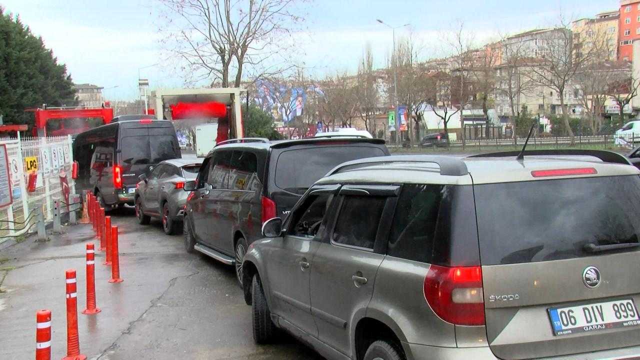 İstanbul'a Çamur Yağdı; Oto Yıkamacılarda Yoğunluk Yaşandı 1 istanbula camur yagdi oto yikamacilarda yogunluk yasandi 1 tVWgdlIr