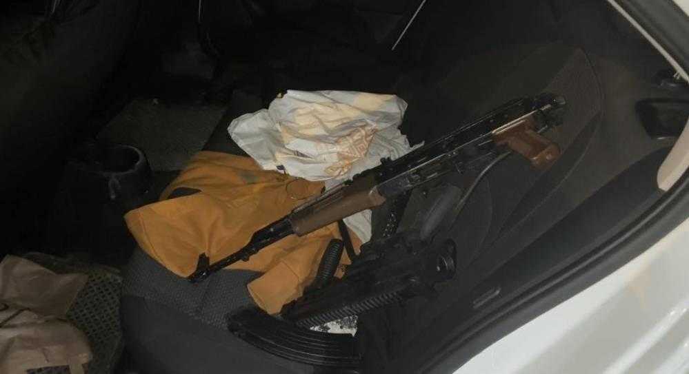 İstanbul'da otomobilden uzun namlulu silahlar çıktı! 1 istanbulda otomobilden uzun namlulu silahlar cikti 1 cLD4WLAh