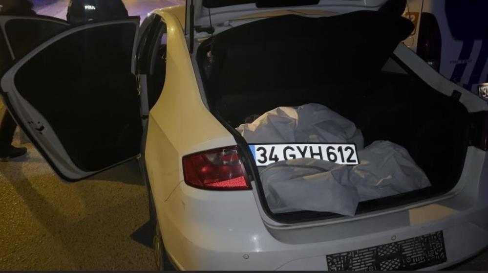 İstanbul'da otomobilden uzun namlulu silahlar çıktı! 2 istanbulda otomobilden uzun namlulu silahlar cikti 2 dsdDM53J
