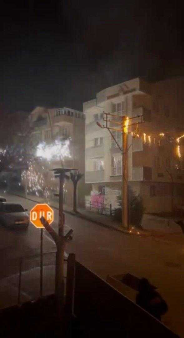 Kocaeli'de Elektrik Kabloları Bomba Gibi Patladı: Sokaklar Karanlığa Gömüldü 1 kocaelide elektrik kablolari bomba gibi patladi sokaklar karanliga gomuldu 1 2ypGROCu
