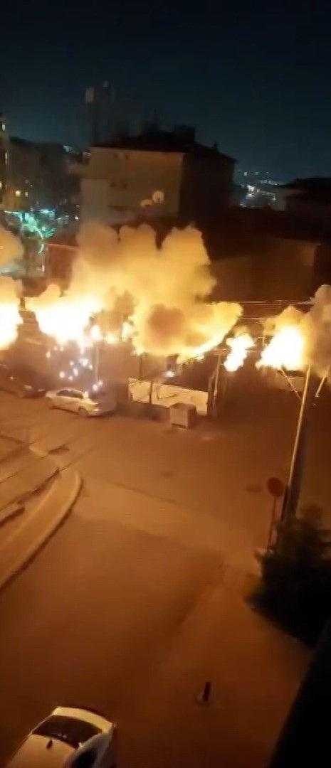 Kocaeli'de Elektrik Kabloları Bomba Gibi Patladı: Sokaklar Karanlığa Gömüldü 2 kocaelide elektrik kablolari bomba gibi patladi sokaklar karanliga gomuldu 2 TVvv1zQ4