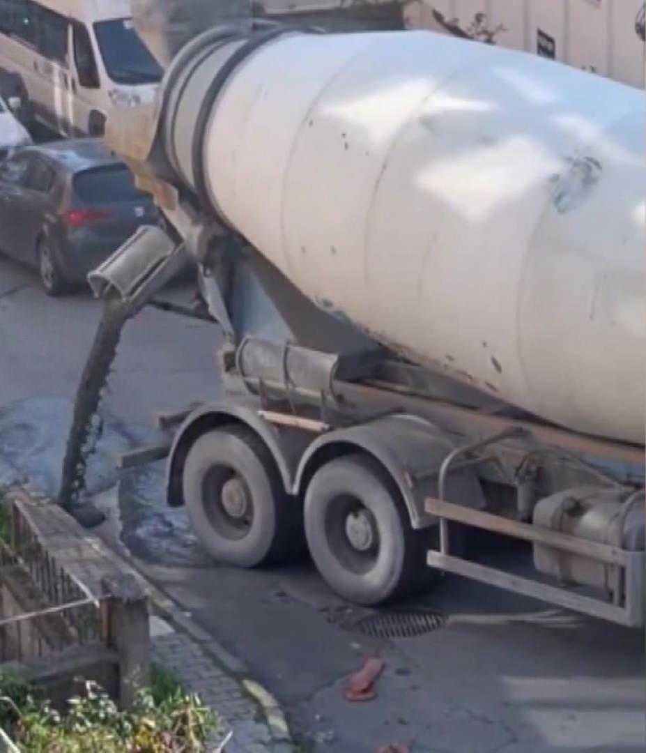 Maltepe'de Beton Mikseri Yola Beton Döktü 1 maltepede beton mikseri yola beton doktu 1 lViI2Ftg
