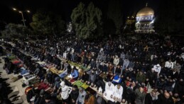 İşgal Altındaki Kudüs’teki Mescid-i Aksa’da 100 Bin Kişi Teravih Namazı Kıldı