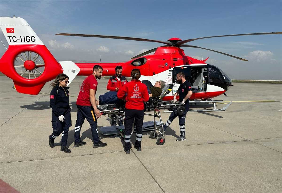 Şırnak'ta Ambulans Helikopter Kalp Rahatsızlığı Yaşayan Hasta İçin Havalandı 2 sirnakta ambulans helikopter kalp rahatsizligi yasayan hasta icin havalandi 2
