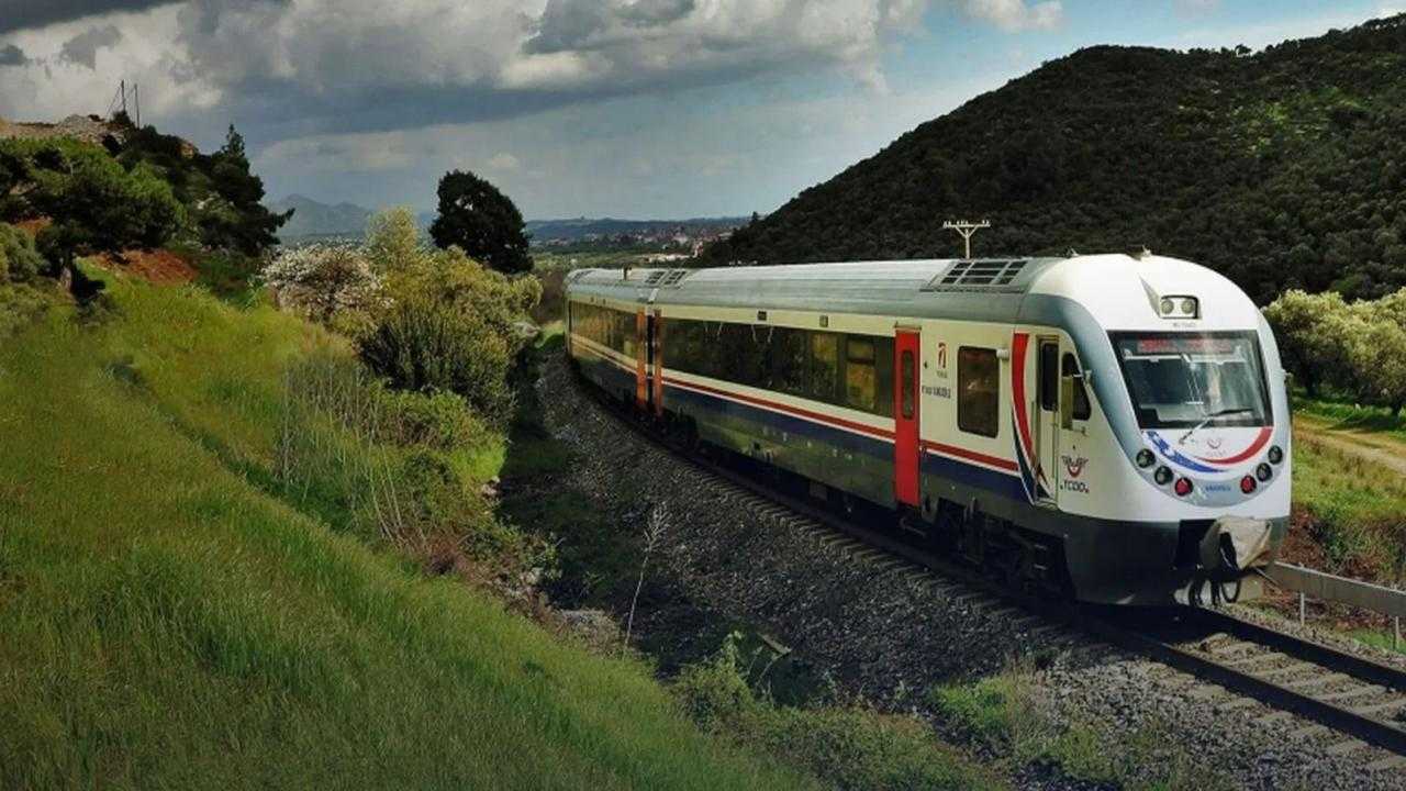 Emekliler Yılında Tren Yolculuklarında Emeklilere Özel İndirim! 1 tren emeklilere indirim