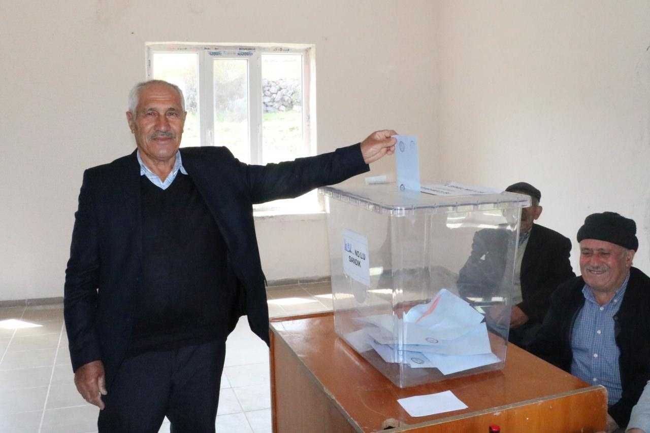 18 Seçmenli Köyüne 7'nci Kez Muhtar Oldu 3 18 secmenli koyune 7nci kez muhtar oldu 3 uKut7eKu