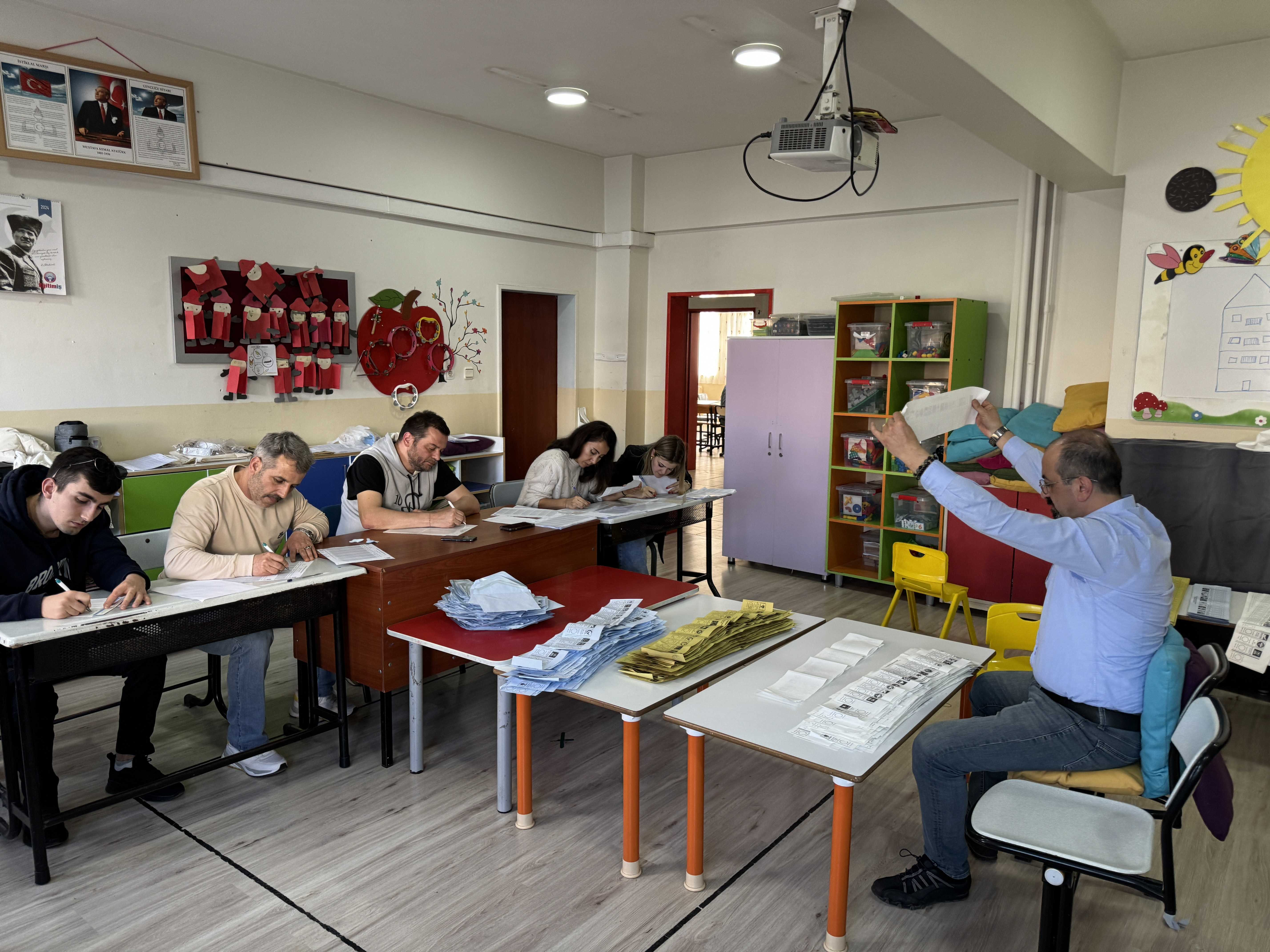 İşte Kadınların Yöneteceği 11 Şehir! Merak Edilen Sonuçlar Geldi 6 AA 20240331 34147770 34147769 TEKIRDAGDA OY VERME ISLEMI SONA ERDI