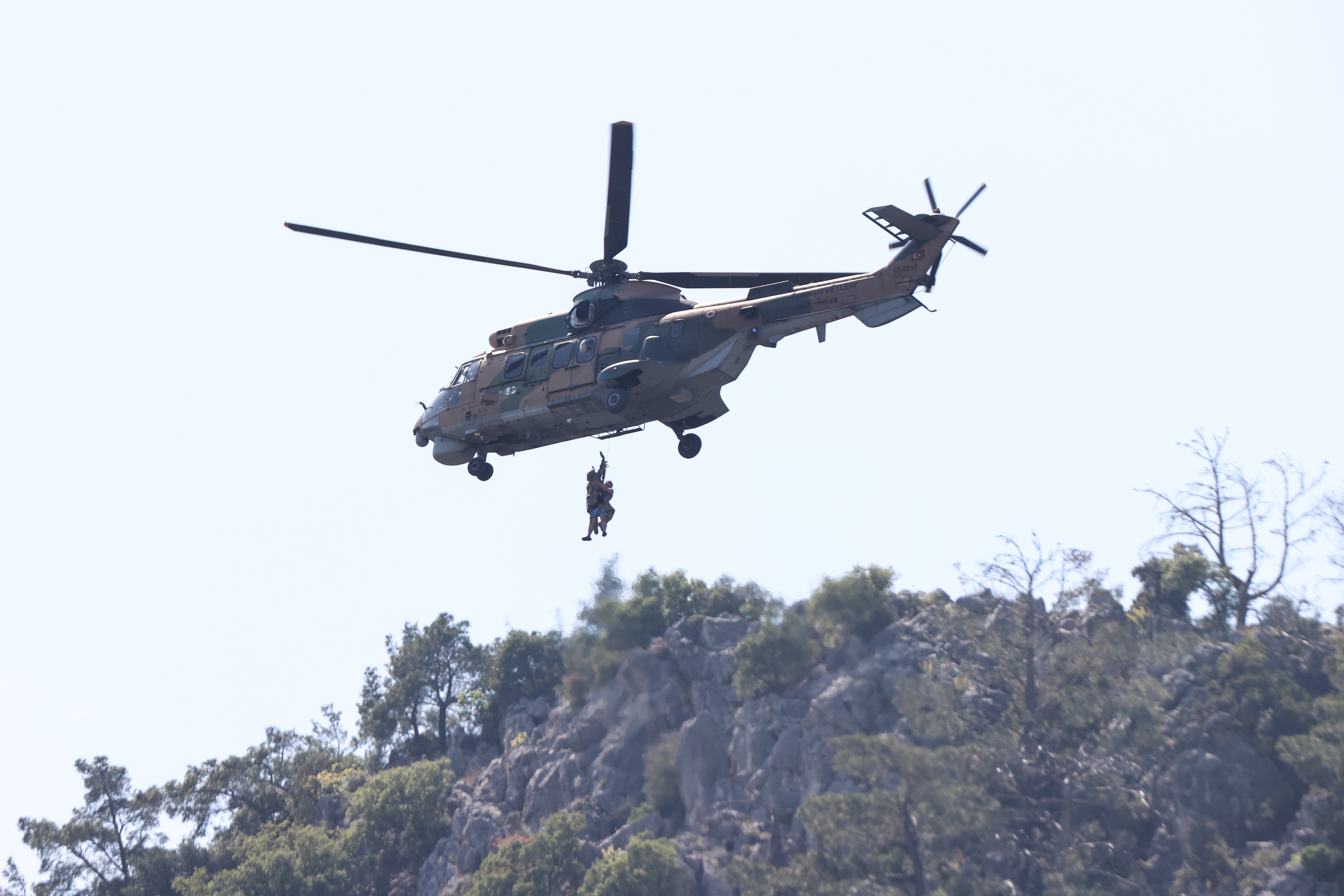 Antalya'da Teleferik Felaketi: 22,5 Saatlik Kurtarma Operasyonunun Perde Arkası 7 AA 20240413 34259915 34259904 ANTALYADAKI TELEFERIK KAZASINDA MAHSUR KALANLARIN TAMAMI KURTARILDI