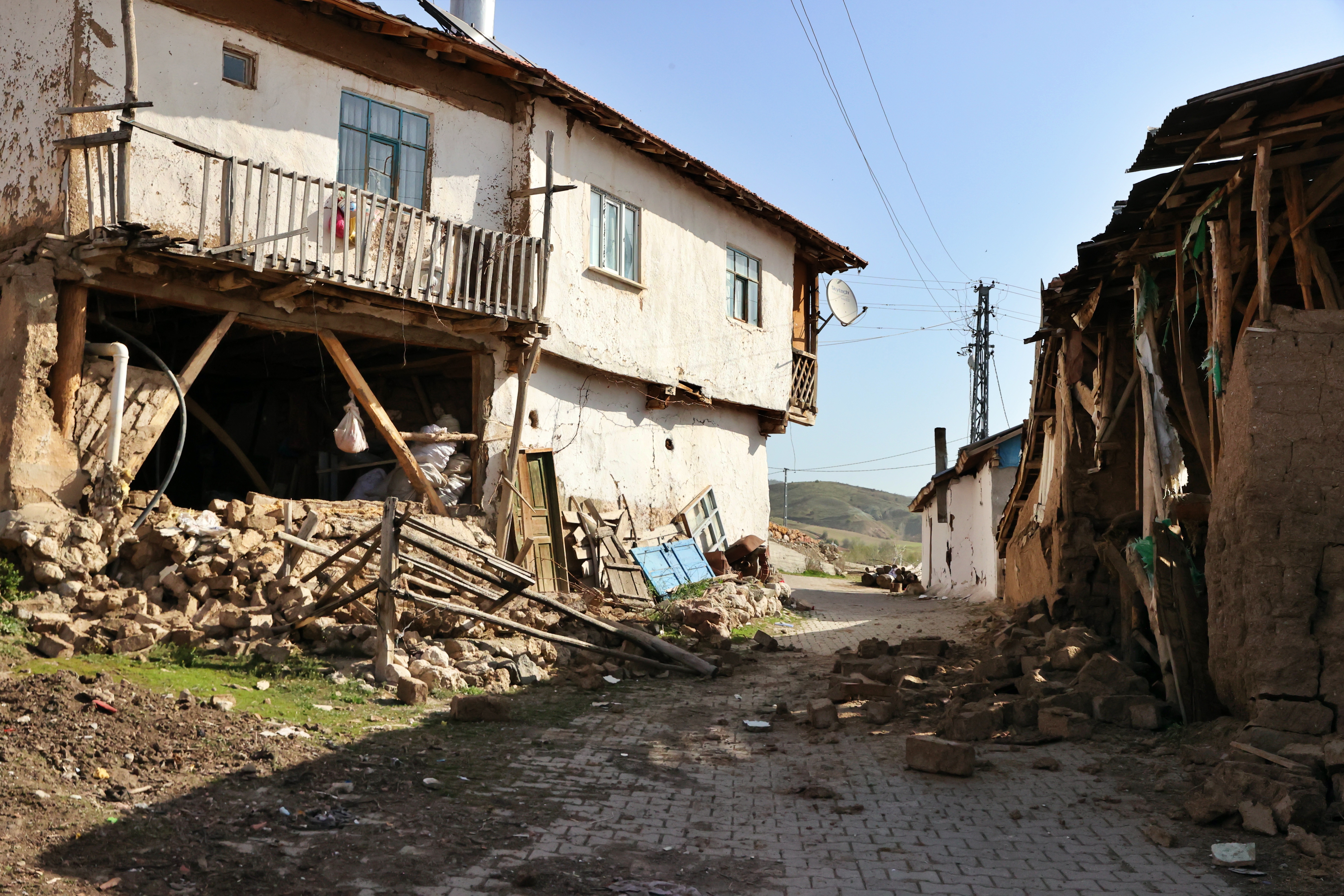 Tokat Sulusaray'da Deprem Cami ve Kerpiç Evleri Vurdu: 171 Yapı Hasar Gördü 4 AA 20240419 34310239 34310229 TOKAT SULUSARAY DEPREMINDE CAMILER VE BAZI BINALAR DA HASAR GORDU