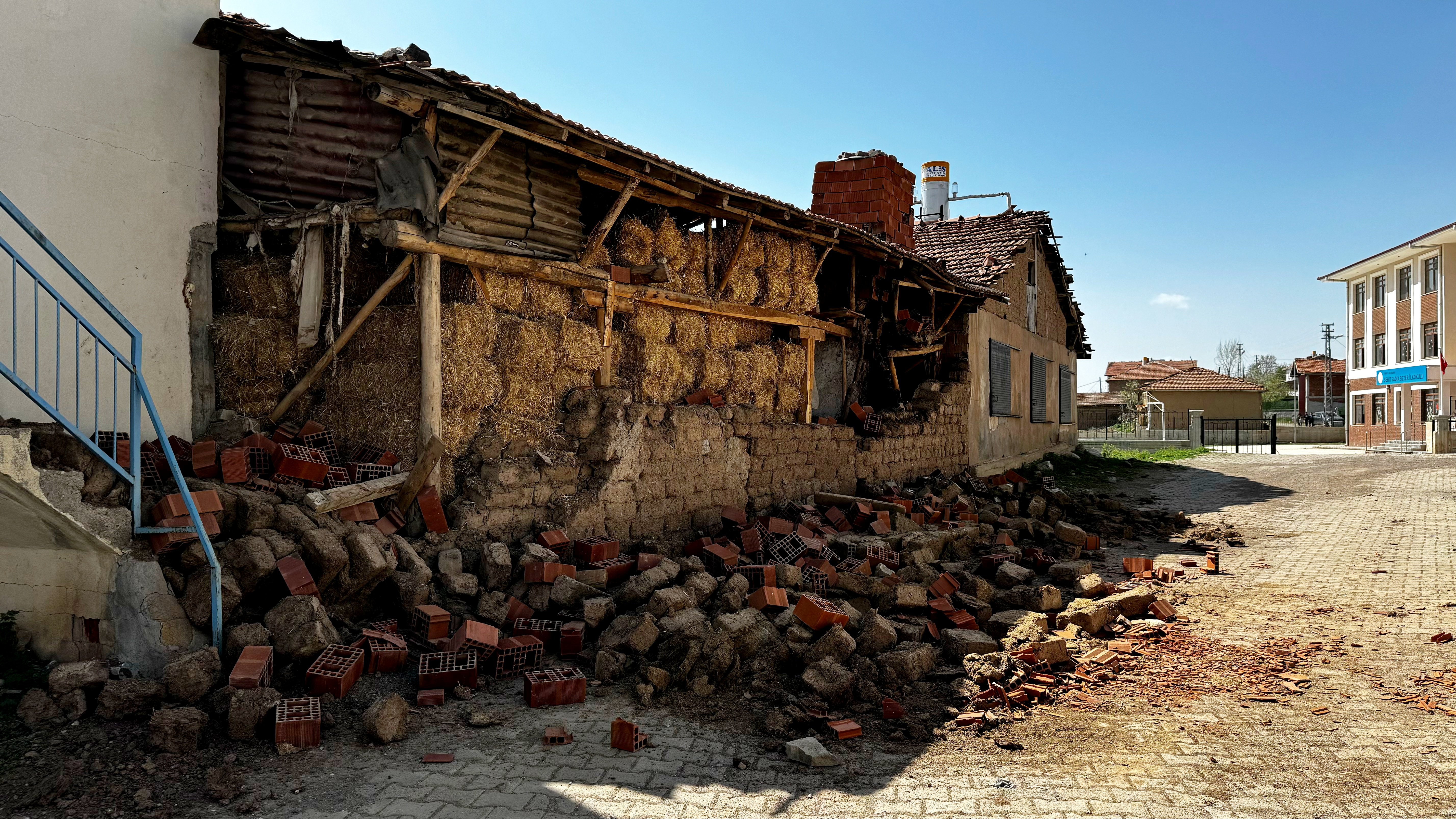 Tokat Sulusaray'da Deprem Cami ve Kerpiç Evleri Vurdu: 171 Yapı Hasar Gördü 1 AA 20240419 34310239 34310231 TOKAT SULUSARAY DEPREMINDE CAMILER VE BAZI BINALAR DA HASAR GORDU