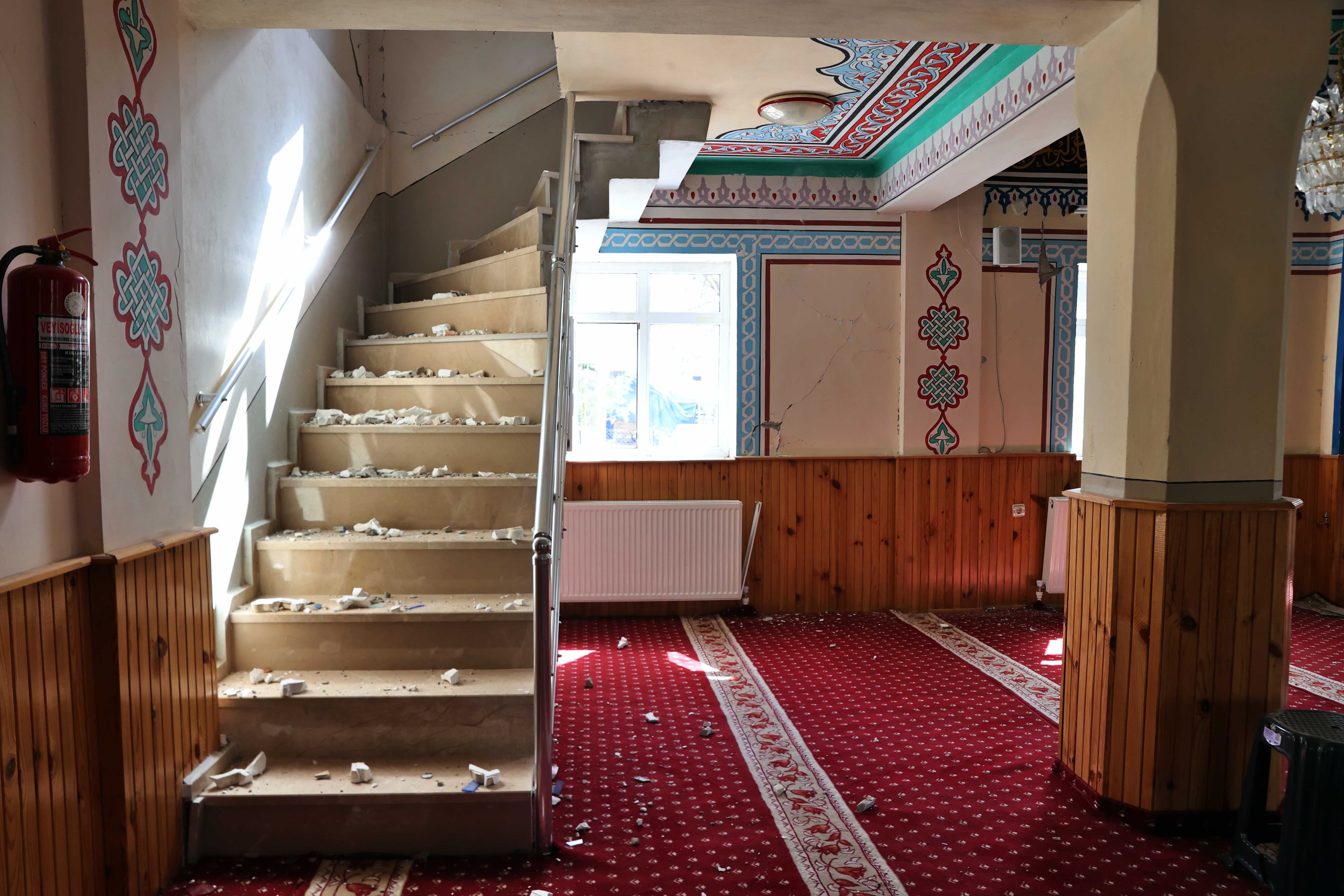 Tokat Sulusaray'da Deprem Cami ve Kerpiç Evleri Vurdu: 171 Yapı Hasar Gördü 2 AA 20240419 34310239 34310234 TOKAT SULUSARAY DEPREMINDE CAMILER VE BAZI BINALAR DA HASAR GORDU