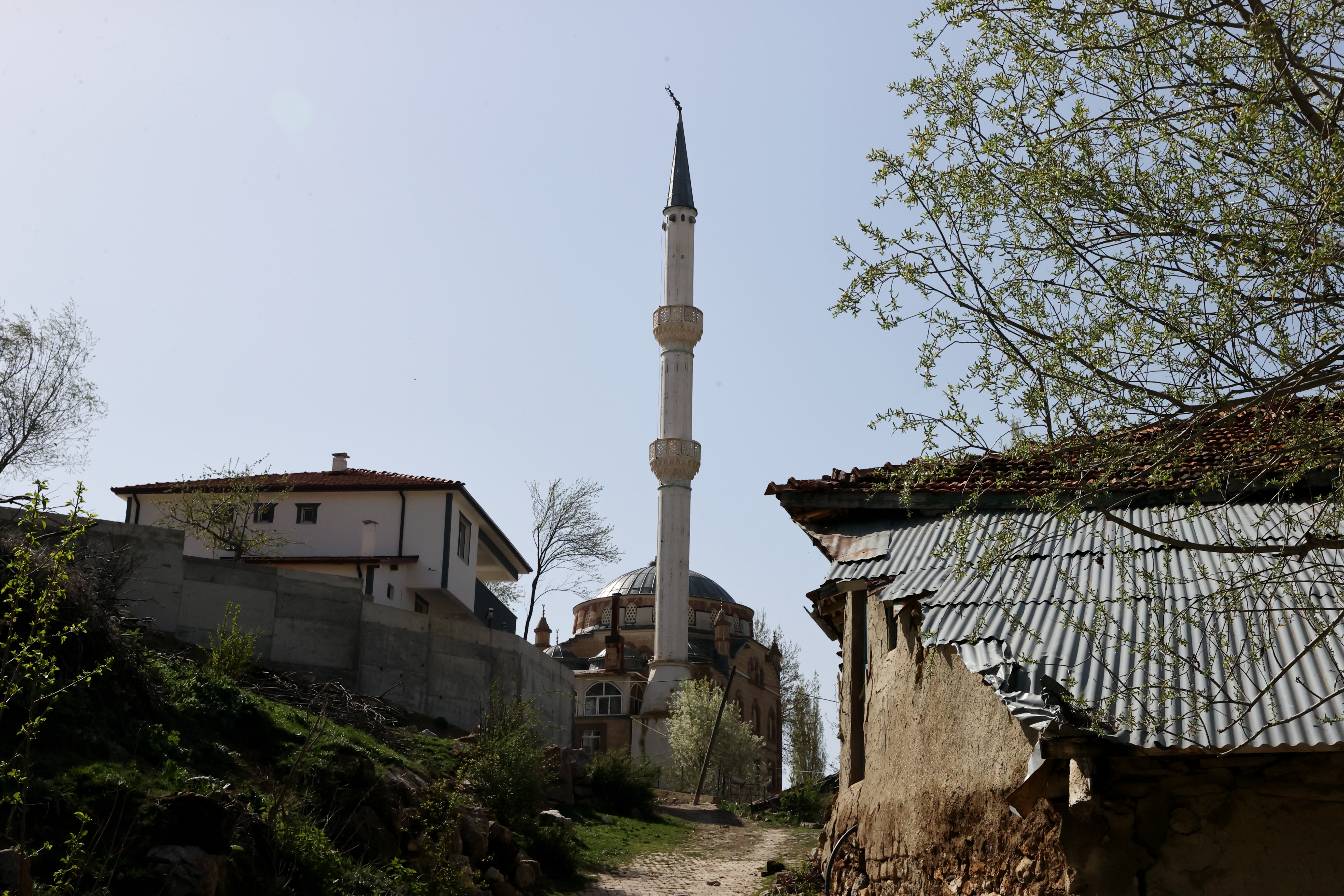 Tokat Sulusaray'da Deprem Cami ve Kerpiç Evleri Vurdu: 171 Yapı Hasar Gördü 3 AA 20240419 34310239 34310237 TOKAT SULUSARAY DEPREMINDE CAMILER VE BAZI BINALAR DA HASAR GORDU