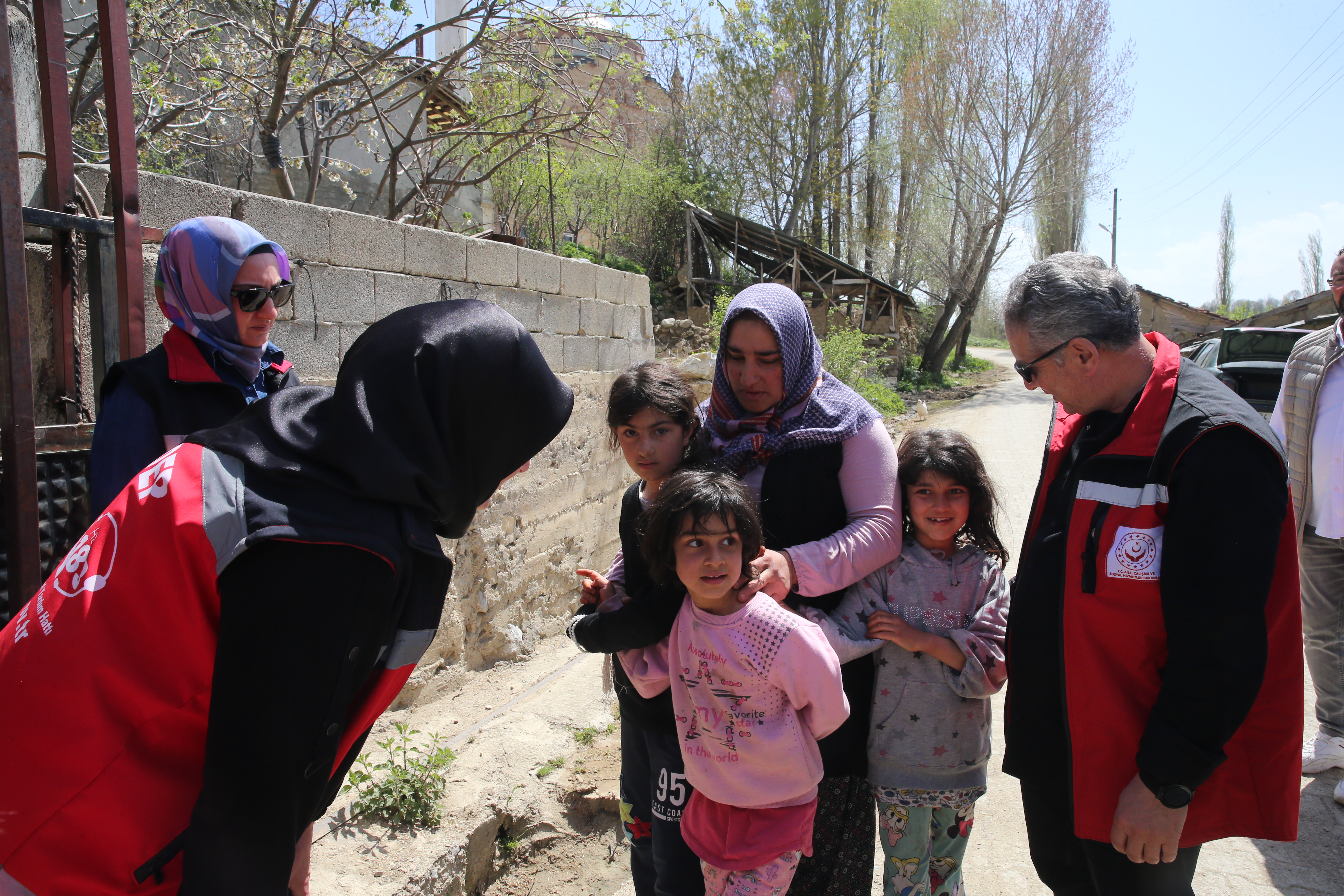 Tokat Sulusaray'da Deprem Cami ve Kerpiç Evleri Vurdu: 171 Yapı Hasar Gördü 10 AA 20240419 34311855 34311852 TOKATTA DEPREMDEN ETKILENENLERE PSIKOSOSYAL DESTEK SAGLANIYOR