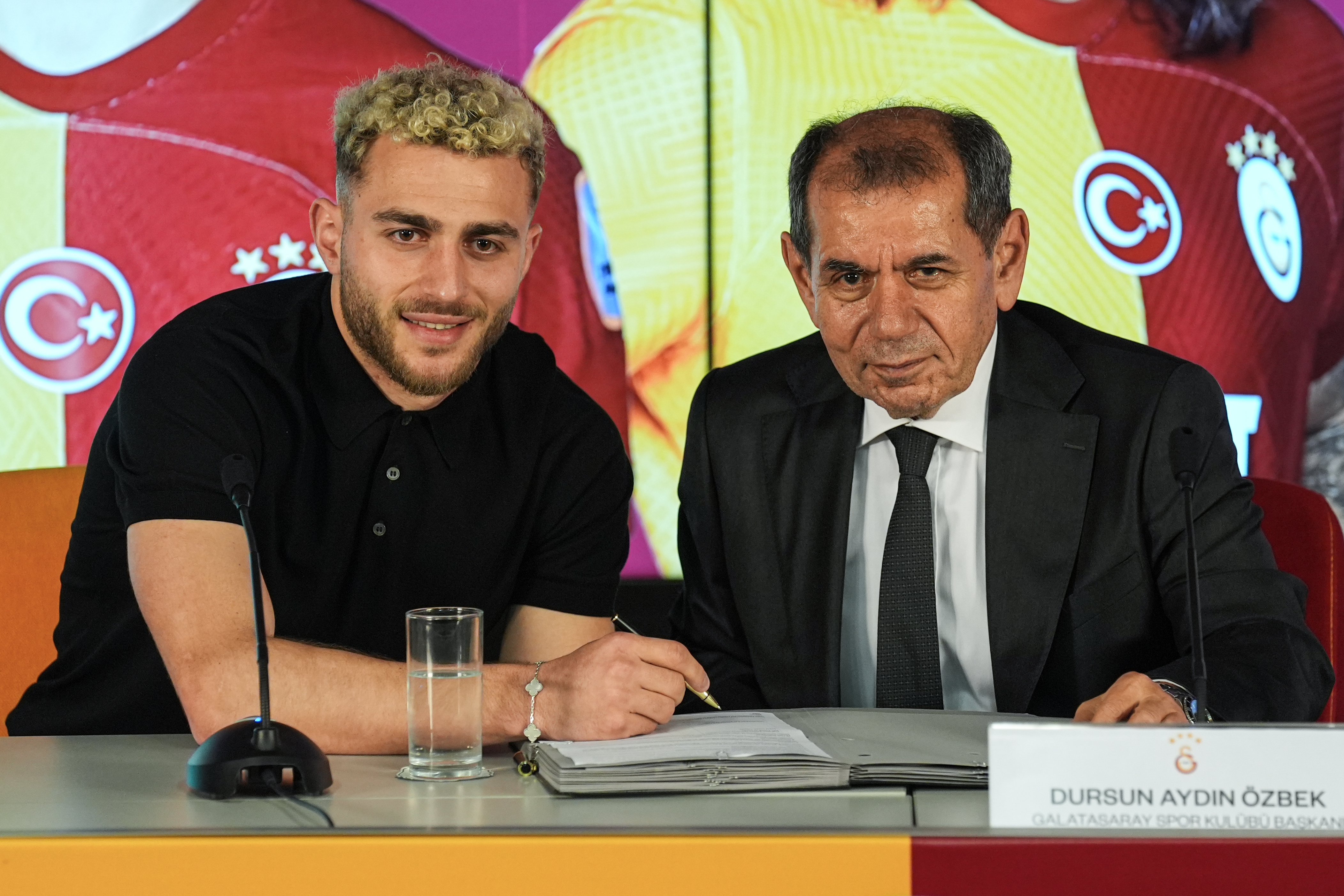 AA 20240419 34314156 34314152 GALATASARAY 5 FUTBOLCUSU ILE SOZLESME UZATTI