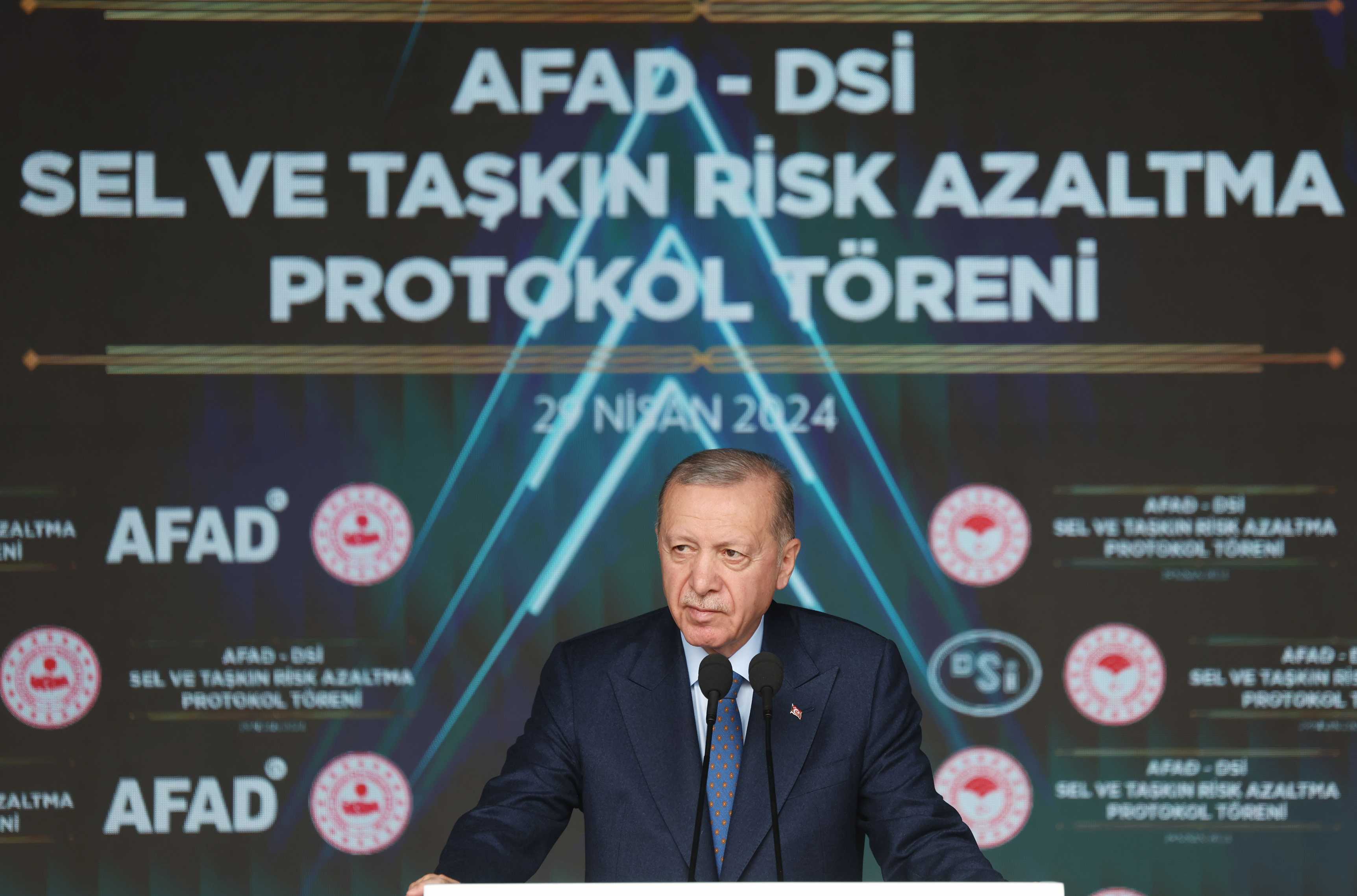 Erdoğan'dan İBB'ye Tepki: "Basit Tedbirler Alınmadı, 5 Yaşındaki Edanur Göz Göre Göre Hayatını Kaybetti" 2 AA 20240429 34413873 34413870 DSI SEL VE TASKIN RISK AZALTMA PROTOKOL TORENI