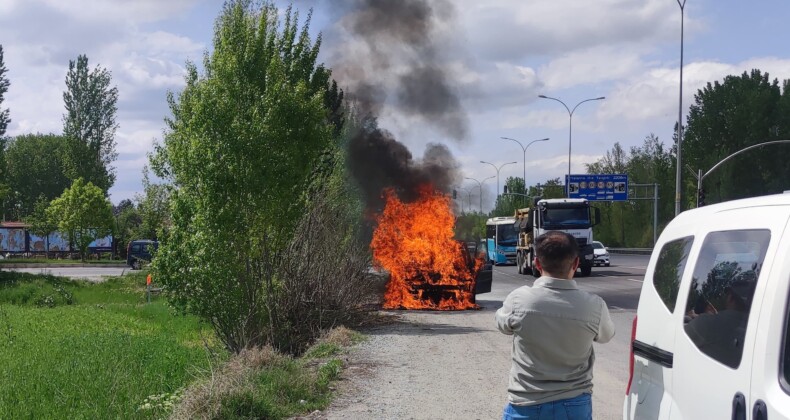 Kütahya’da Otomobilde Çıkan Yangın Söndürüldü