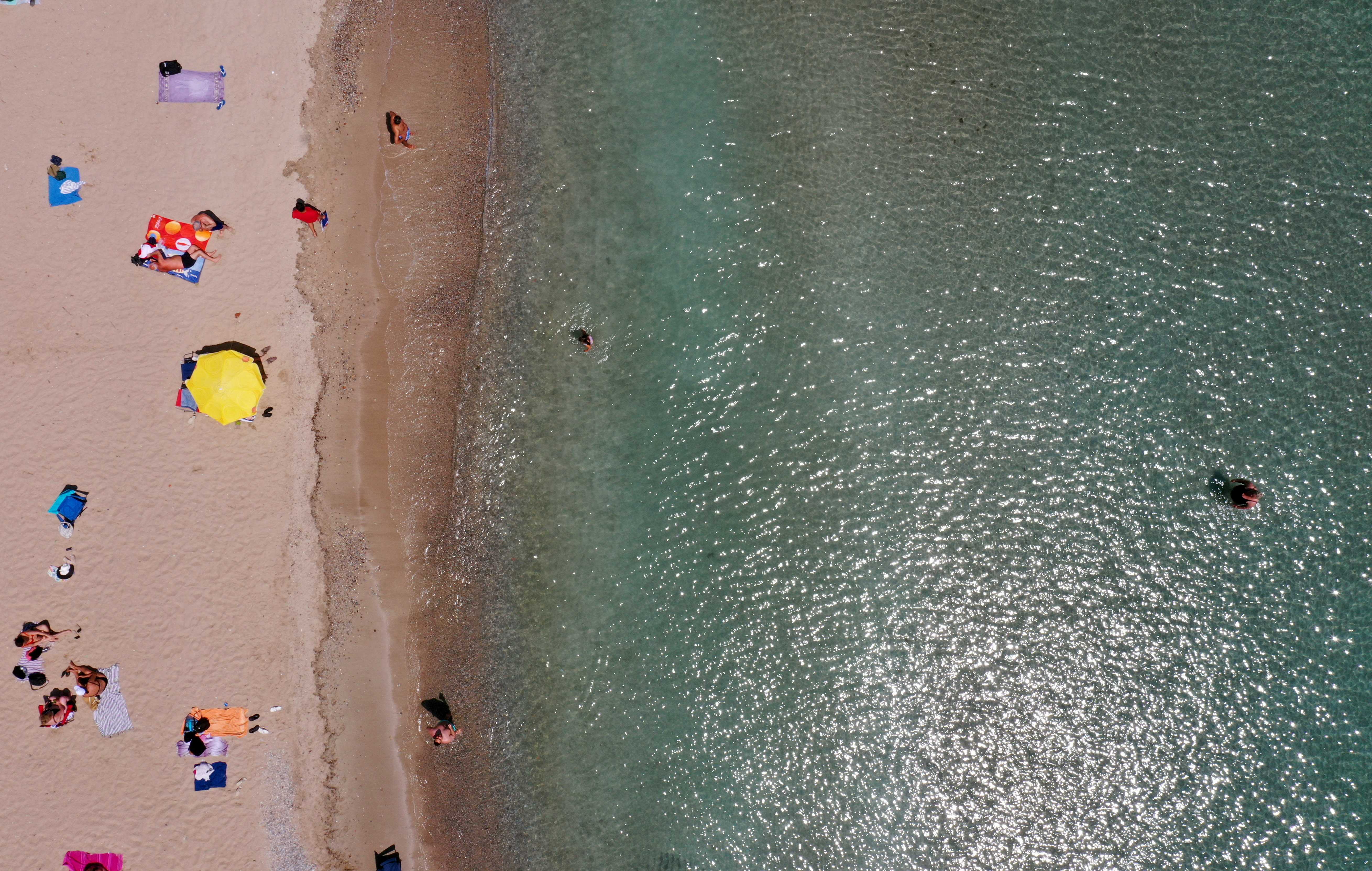 Kuşadası ve Didim'de Turistlerin Deniz Keyfi 5 AA 20240430 34422510 34422497 KUSADASI VE DIDIMDE TURISTLER DENIZE GIRDI