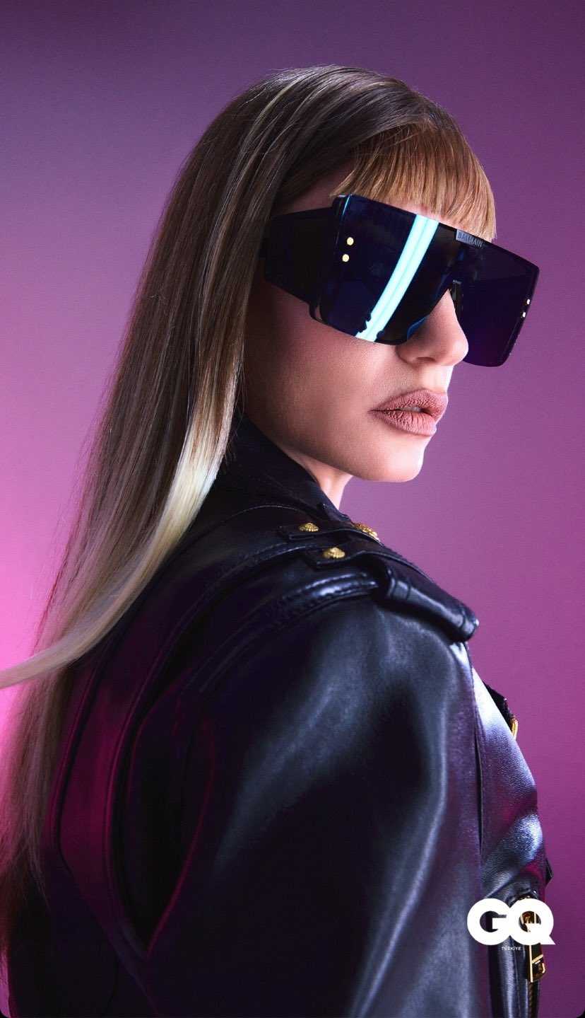Serenay Sarıkaya GQ'de Parladı: Stil İkonundan Göz Alıcı Dönüş! 1