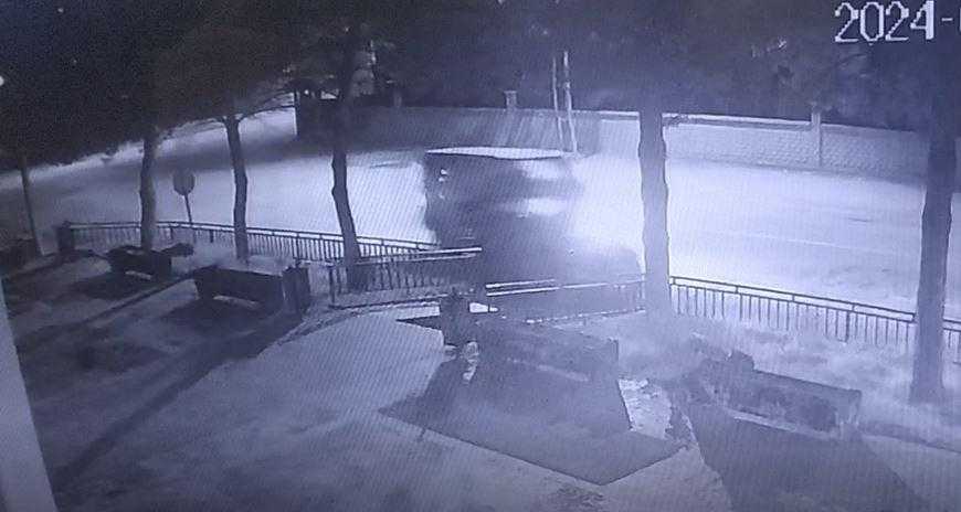 Alkollü Sürücü Makam Aracına Çarptı 3 alkollu surucu makam aracina carpti 3 Fq6h2fFR