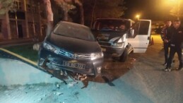 Alkollü Sürücü Makam Aracına Çarptı