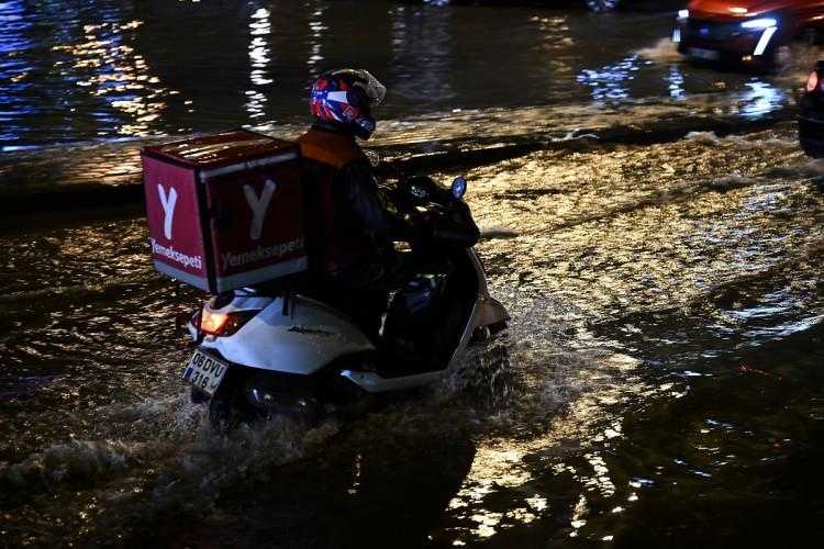 ankarada saganak siddetlendi meteorolojiden 14 il icin kuvvetli yagis uyarisi 10