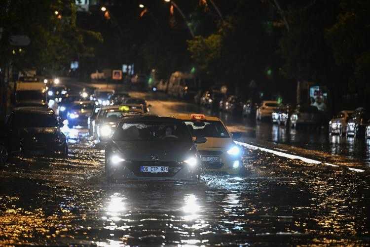 ankarada saganak siddetlendi meteorolojiden 14 il icin kuvvetli yagis uyarisi 2 2UfwS7Fp