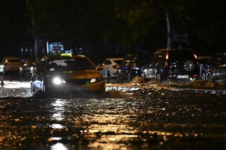 ankarada saganak siddetlendi meteorolojiden 14 il icin kuvvetli yagis uyarisi 7 6SHOpMyD