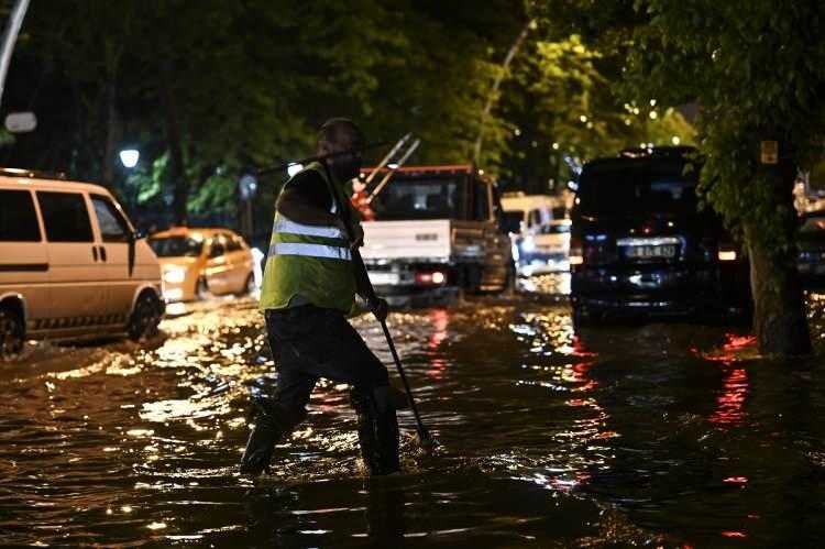 ankarada saganak siddetlendi meteorolojiden 14 il icin kuvvetli yagis uyarisi 8 AvGfjnpy