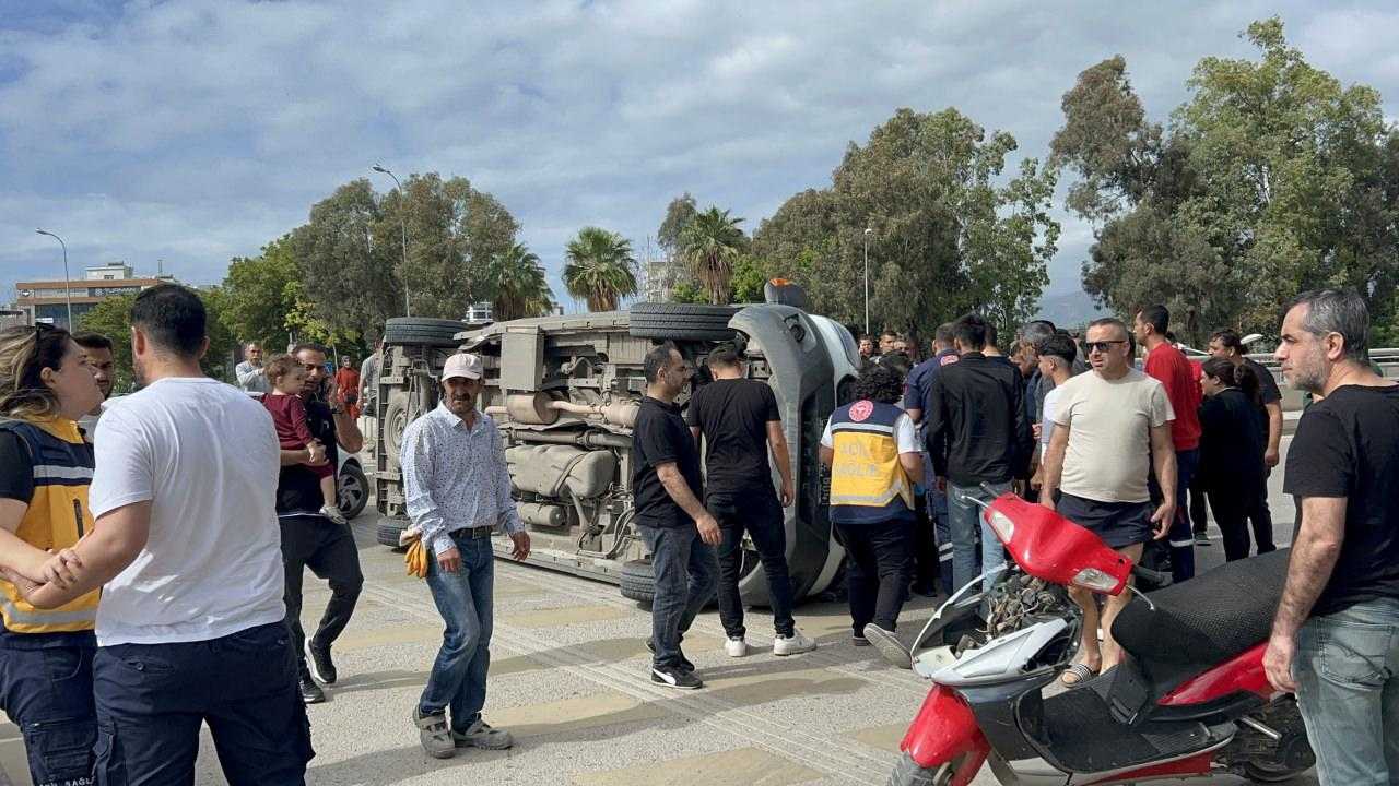 Hatay'da Araçla Çarpışan Ambulans Devrildi: 2 Yaralı 1 hatayda aracla carpisan ambulans devrildi 2 yarali 1 Qr7tqdaU