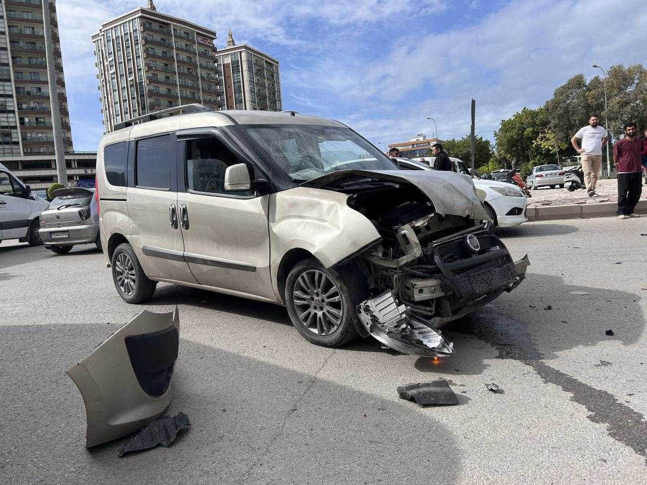 Hatay'da Araçla Çarpışan Ambulans Devrildi: 2 Yaralı 2 hatayda aracla carpisan ambulans devrildi 2 yarali 2 2Qd8YRGc
