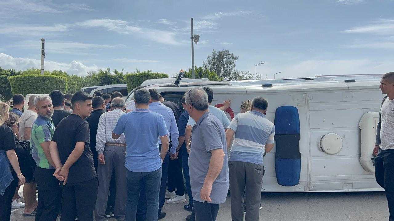 Hatay'da Araçla Çarpışan Ambulans Devrildi: 2 Yaralı 4 hatayda aracla carpisan ambulans devrildi 2 yarali 4 uZrYAumb