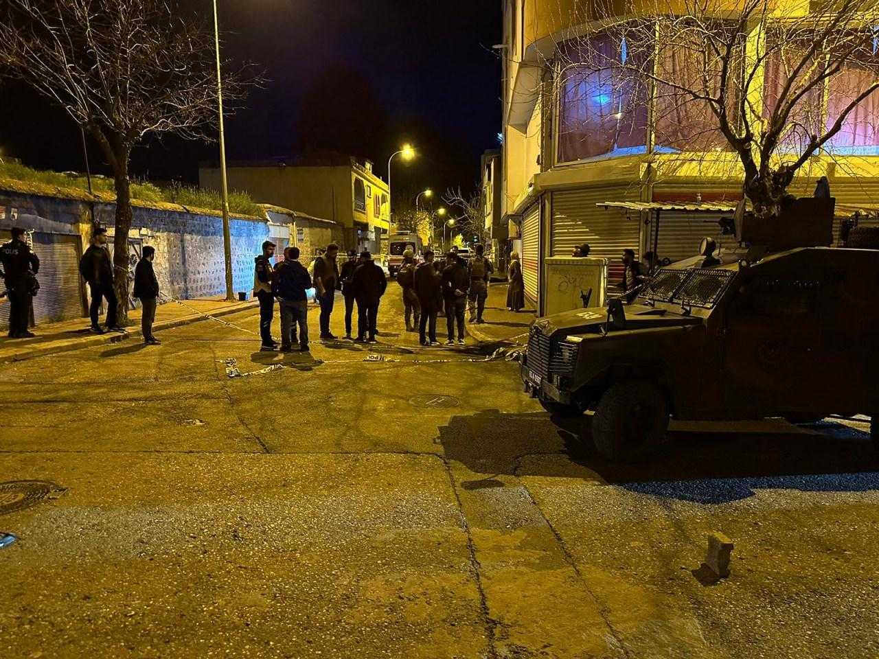 Siverek'te Husumetli Akrabalar Arasında Silahlı Kavga: 2 Kardeş Öldürüldü 1 husumetli akraba aileler arasinda silahli kavga 2 kardes olduruldu 1 k6ck3Ww9