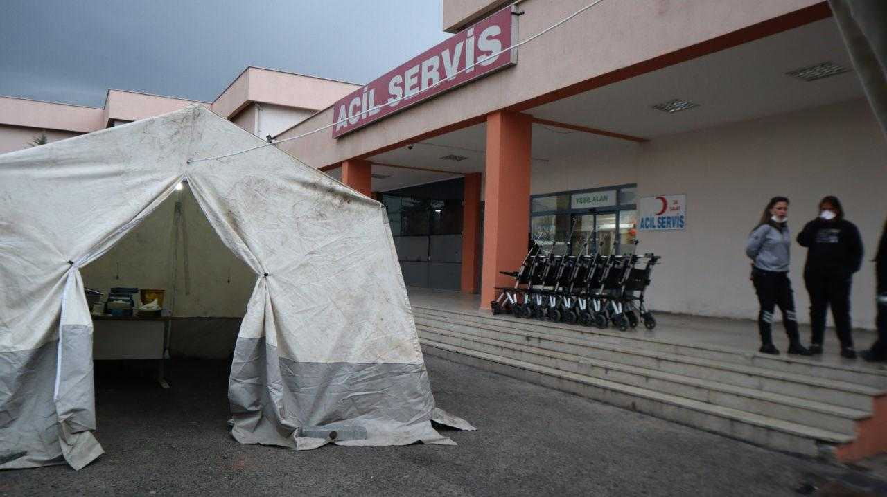 Iğdır'da Kızamık Alarmı: Hastanede Çadır Kuruldu 1 igdirda kizamik alarmi hastanede cadir kuruldu 1 qqy3naPr