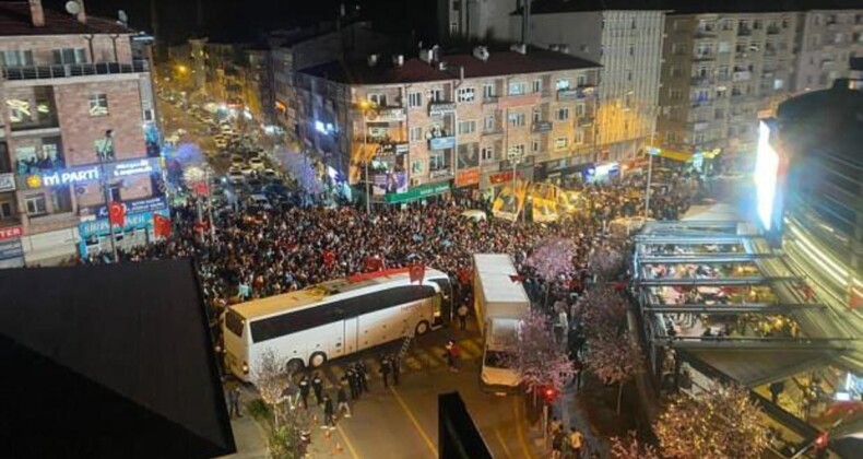 İYİ Parti’nin Önde Olduğu Tek Şehirde Kutlama