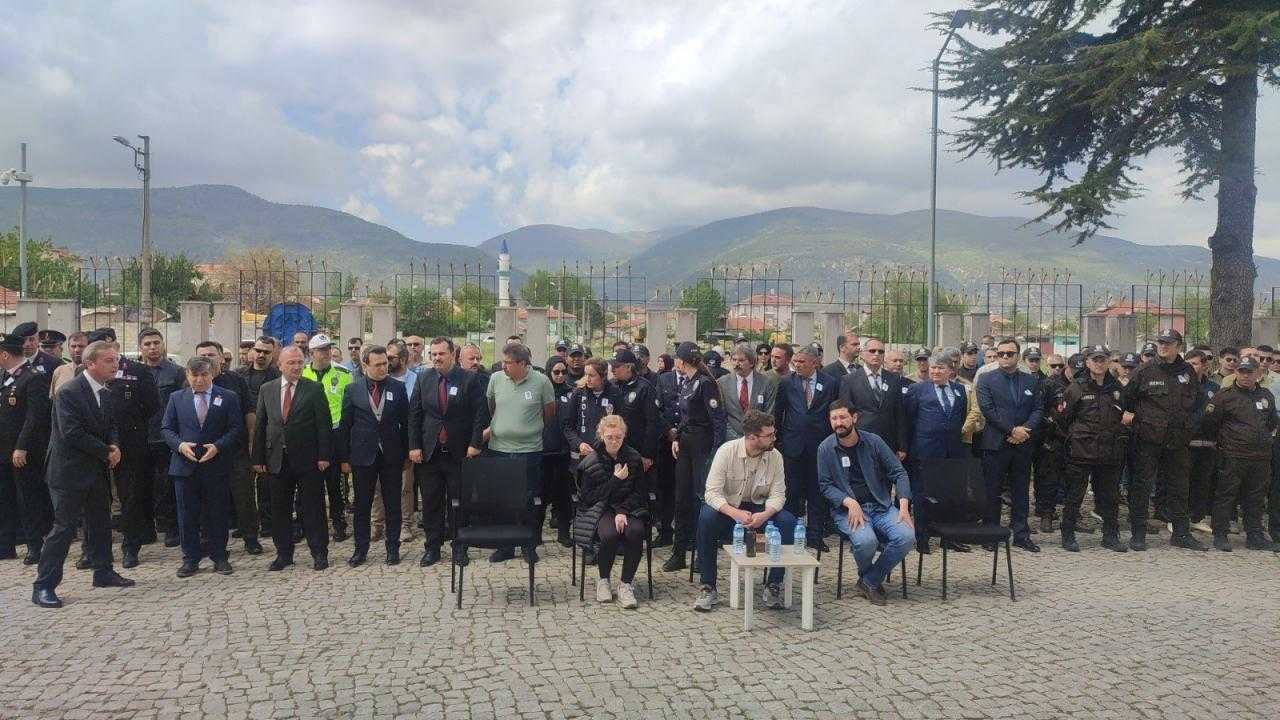 Mesaide Kalp Krizi Geçiren Polis Hayatını Kaybetti 2 mesaide kalp krizi geciren polis hayatini kaybetti 2 wVgdE3EE