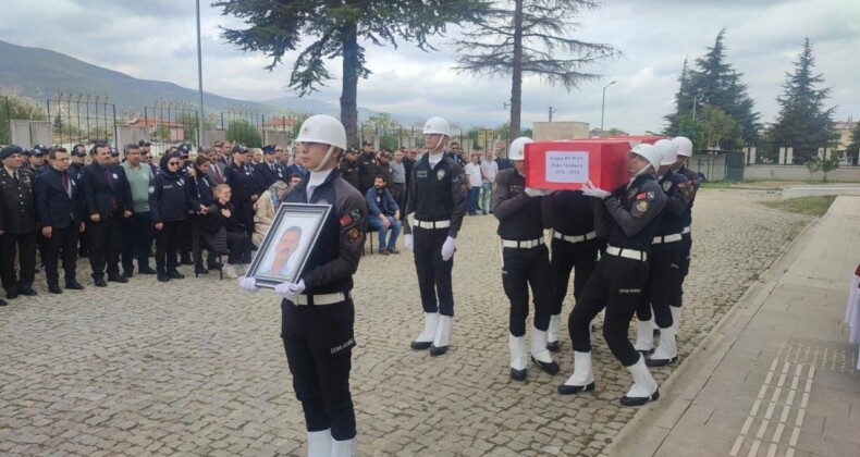 Mesaide Kalp Krizi Geçiren Polis Hayatını Kaybetti