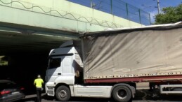 4 Kişi Ölmüştü! Bakırköy’de Aynı Üst Geçitte Yine Tır Kazası