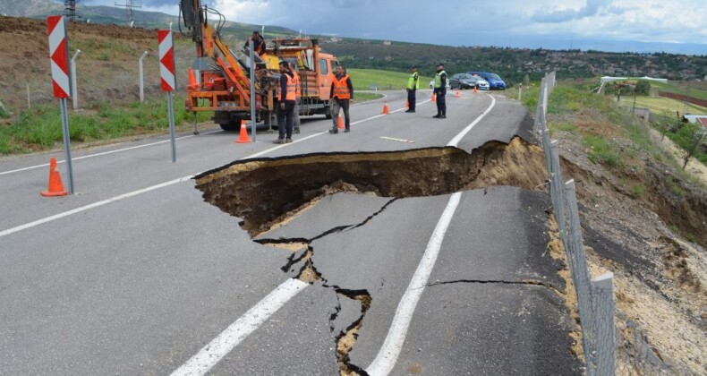 Çorum’da Kara Yolu Heyelanı: İskilip Yolunda Tekrar Çukur Oluştu