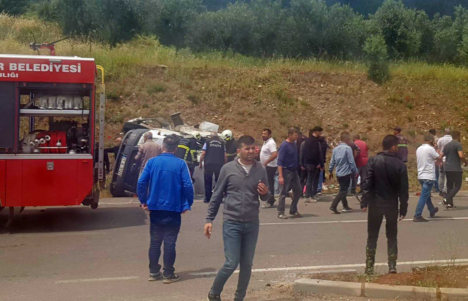 Gaziantep'te Yolcu Minibüsüyle Beton Mikseri Çarpıştı: 9 Ölü, 11 Yaralı 4 AA 20240506 34476605 34476604 GAZIANTEPTE MINIBUSLE BETON MIKSERI CARPISTI