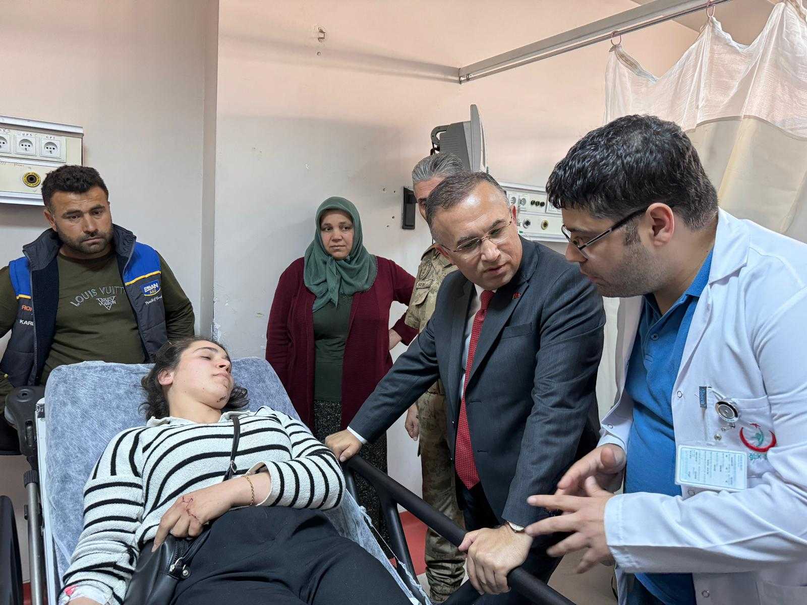 Gaziantep'te Yolcu Minibüsüyle Beton Mikseri Çarpıştı: 9 Ölü, 11 Yaralı 3 AA 20240506 34477293 34477292 GAZIANTEPTE MINIBUSLE BETON MIKSERI CARPISTI