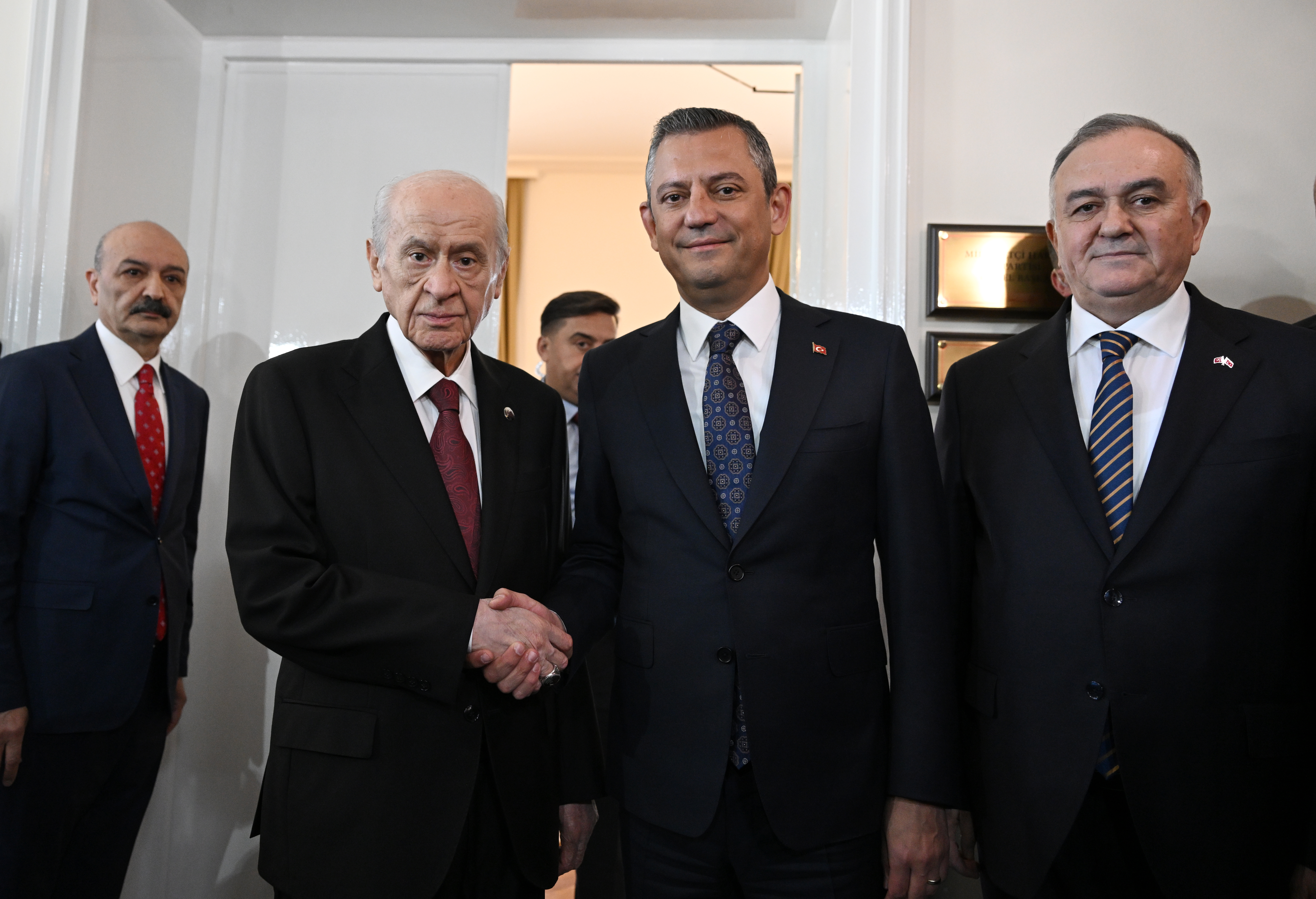 Tarihi Zirve: Bahçeli ve Özel Arasında 7 Yıl Sonra Gerçekleşen Görüşme 2 AA 20240507 34486653 34486652 MHP GENEL BASKANI BAHCELI CHP GENEL BASKANI OZEL
