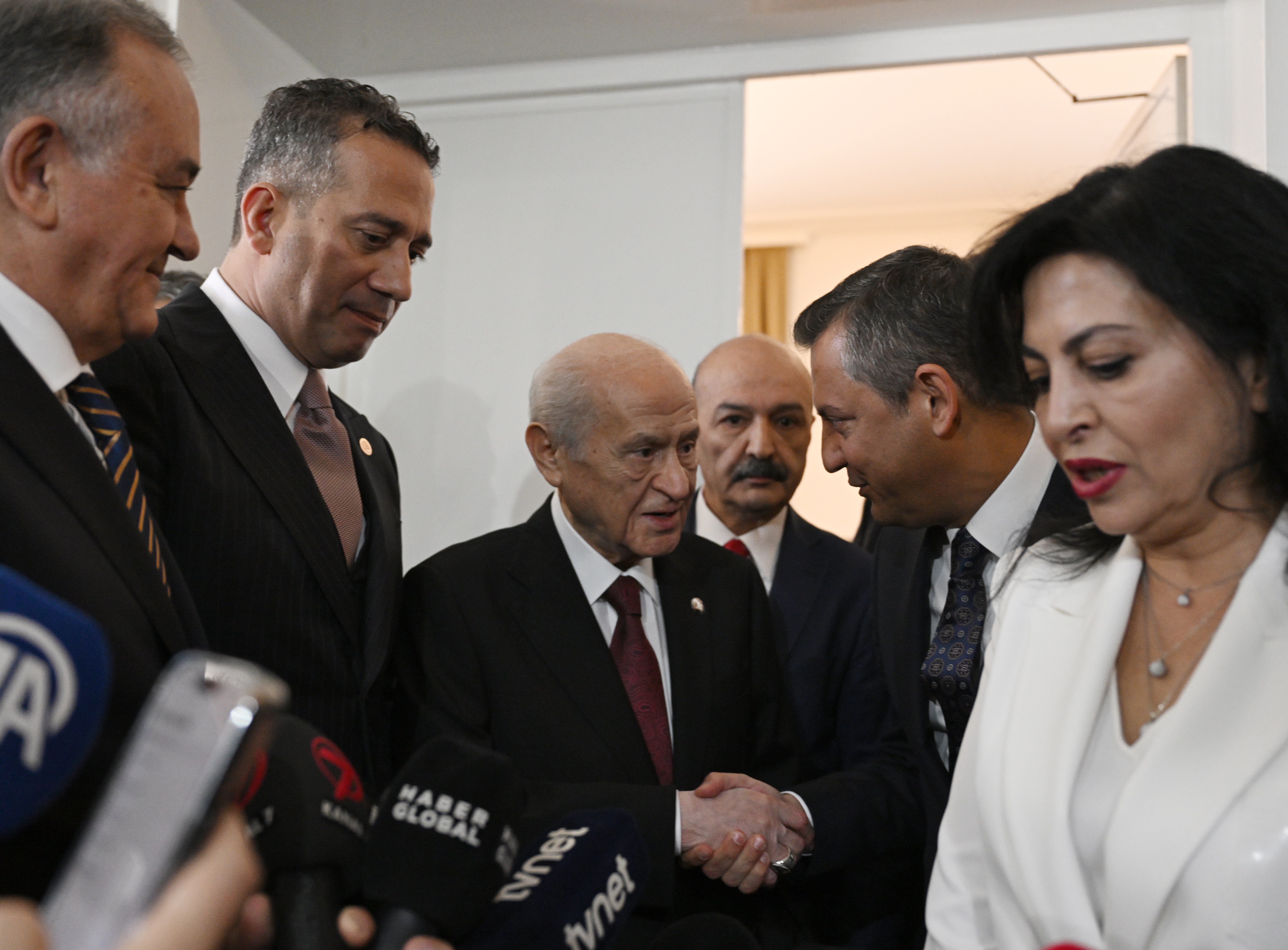 Tarihi Zirve: Bahçeli ve Özel Arasında 7 Yıl Sonra Gerçekleşen Görüşme 3 AA 20240507 34487266 34487264 MHP GENEL BASKANI BAHCELI CHP GENEL BASKANI OZEL
