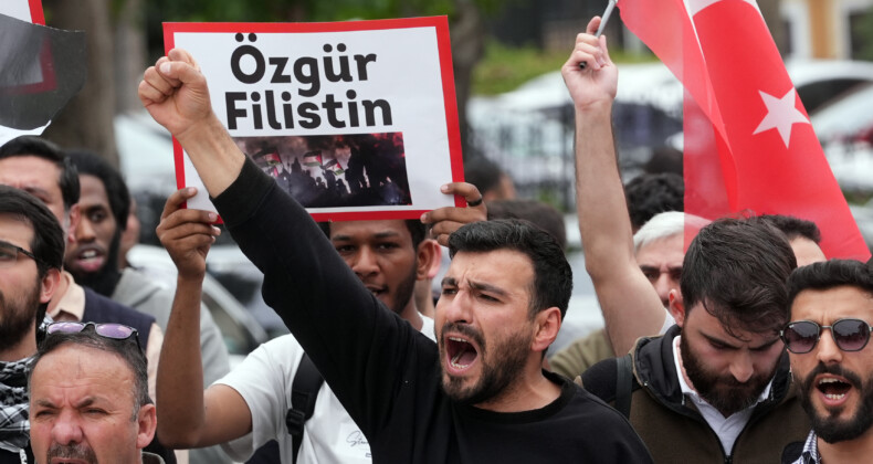 ASBÜ’de İsrail’in Gazze Saldırılarına Tepki: “İnsanlığa Karşı Suçlar” Protesto Edildi