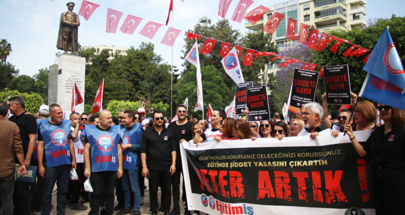 Türkiye’de Eğitimciler Ayakta: Okul Müdürü Cinayeti Ülke Çapında Protesto Edildi