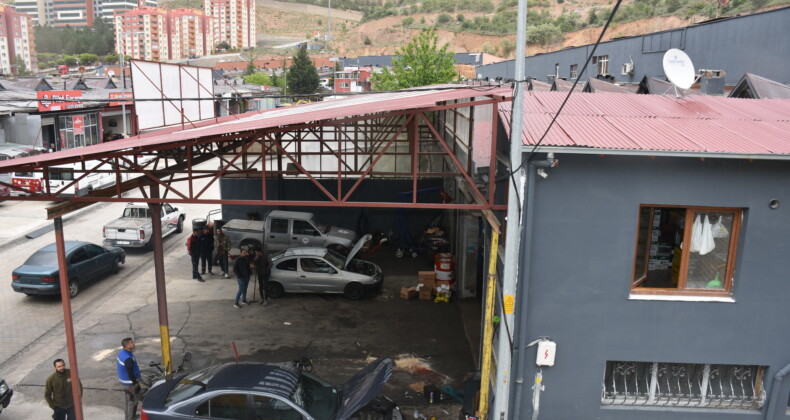 Gümüşhane’de Çatıdan Düşen İşçi Ağır Yaralandı