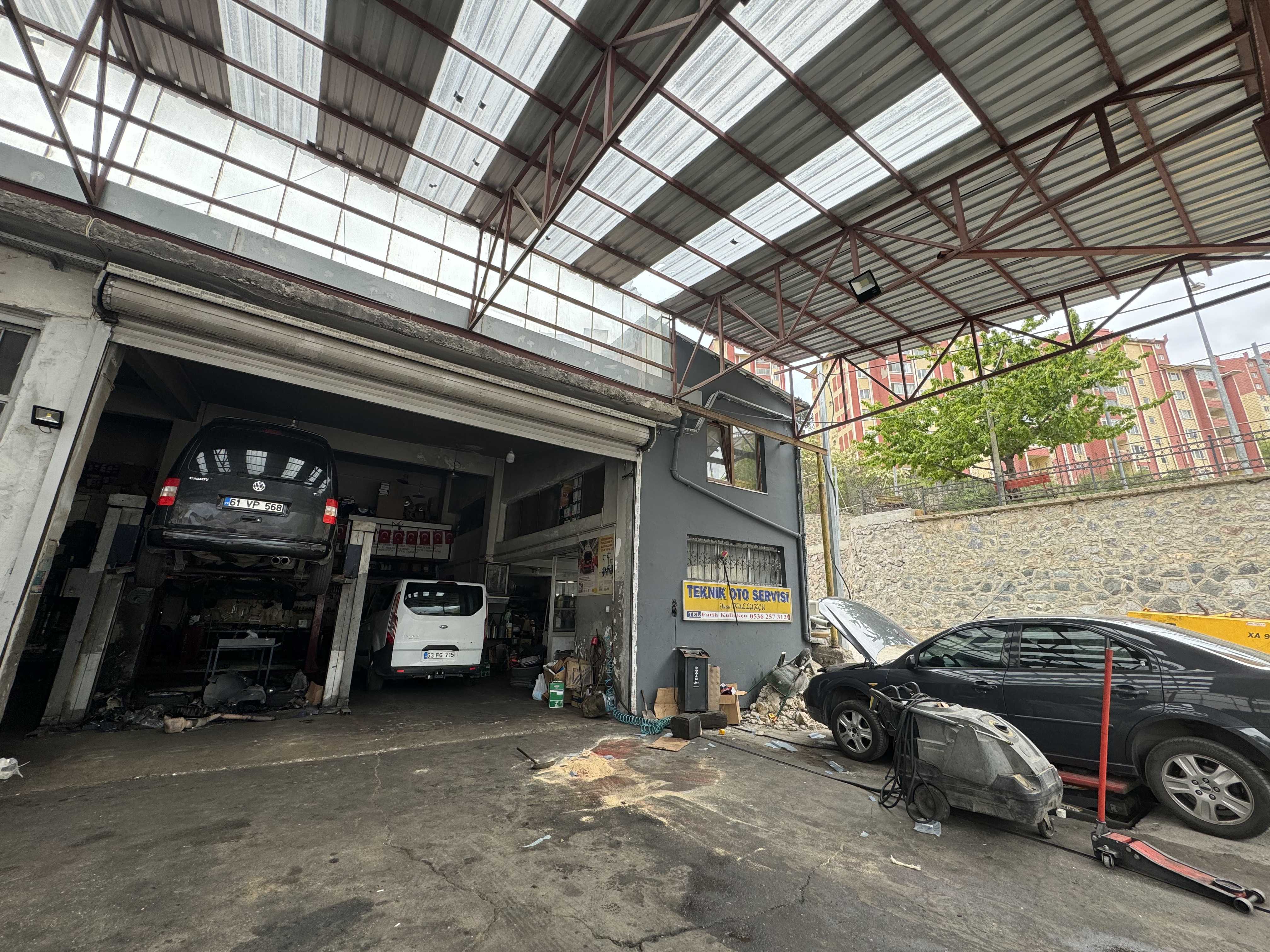 Gümüşhane'de Çatıdan Düşen İşçi Ağır Yaralandı 2 AA 20240516 34583362 34583361 GUMUSHANEDE CATIDAN DUSEN ISCI AGIR YARALANDI
