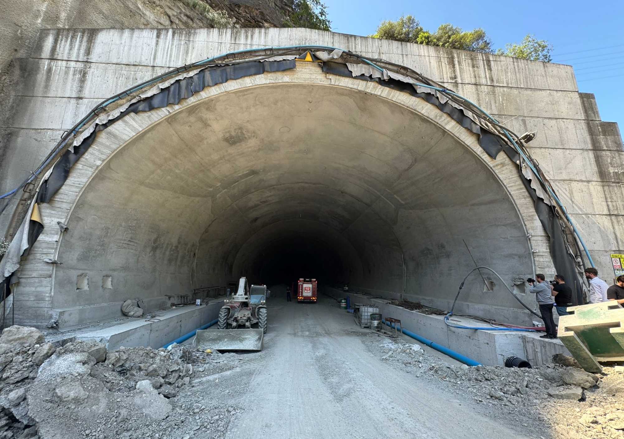 Trabzon'da Tünel İnşaatında İskele Çöktü: İşçiler Mahsur Kaldı 2 AA 20240522 34646111 34646108 TRABZONDA TUNEL INSAATINDA ISKELE COKTU