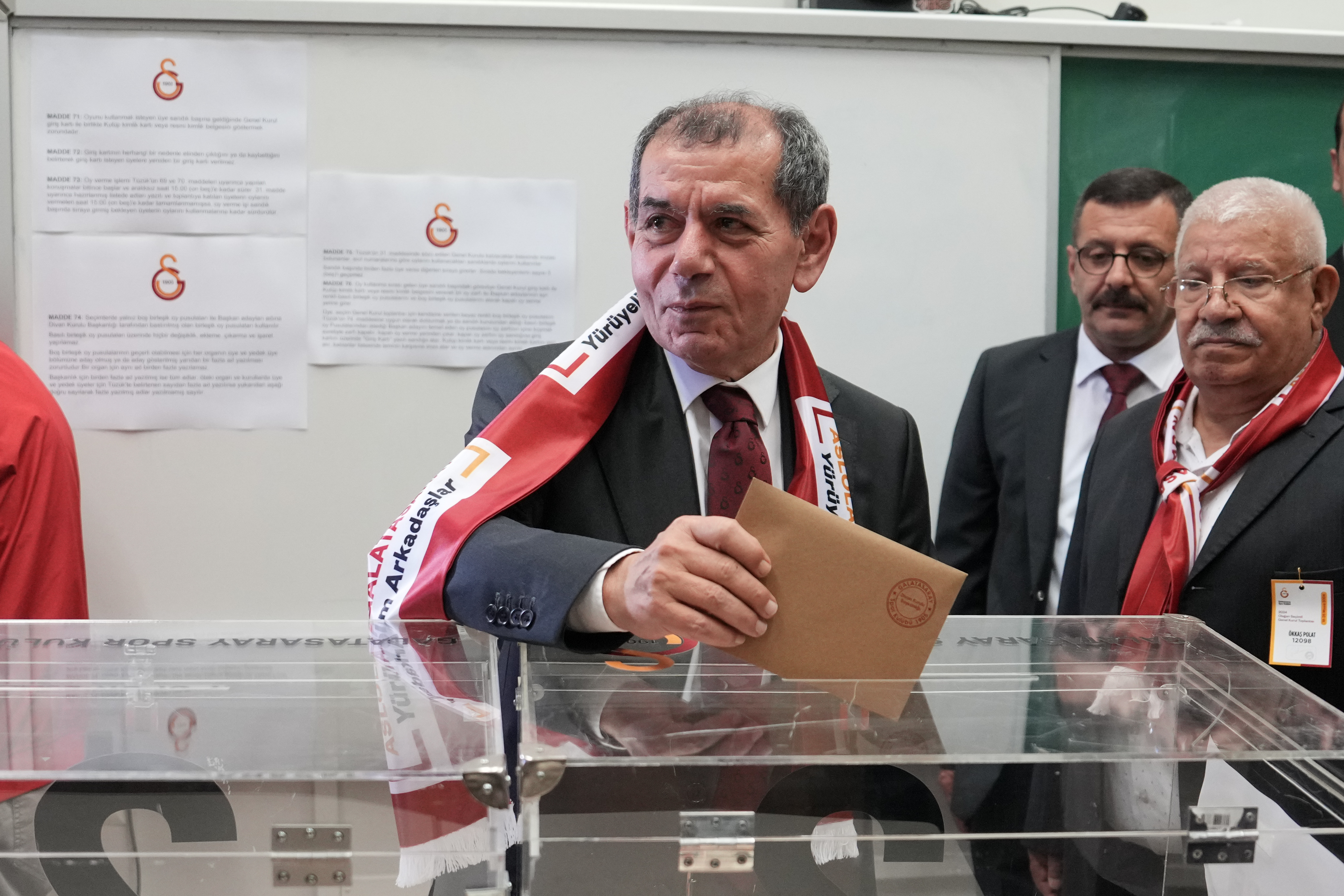 Galatasaray'da Seçim: Oy Verme İşlemi Tamamlandı 3 AA 20240525 34674825 34674824 GALATASARAY KULUBU OLAGAN SECIMLI GENEL KURULU