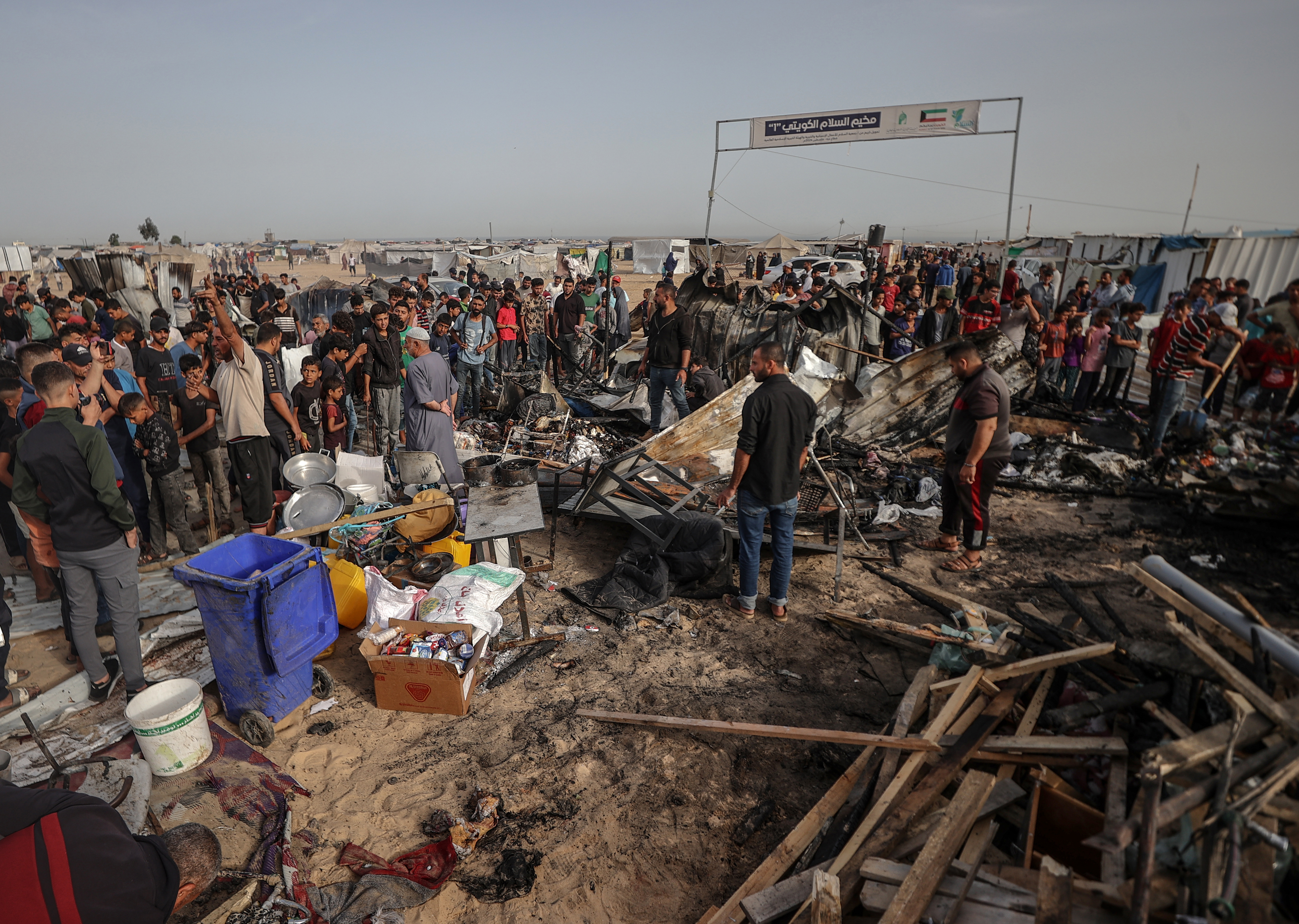 İsrail'in Refah'taki Katliamı: İnsanlık Dramı Yaşanıyor 3 AA 20240527 34695290 34695279 ISRAILIN REFAHTA YERINDEN EDILMIS FILISTINLILERIN KAMPINI BOMBALAMASI SONUCU ONLARCA KISI OLDU